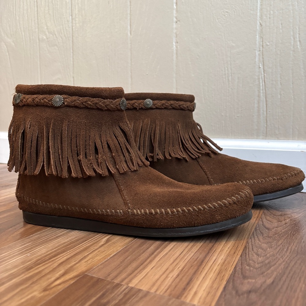 Minnetonka Moccasins 293 High Top Fringe Boot in Dusty Brown Suede - Picture 2 of 10